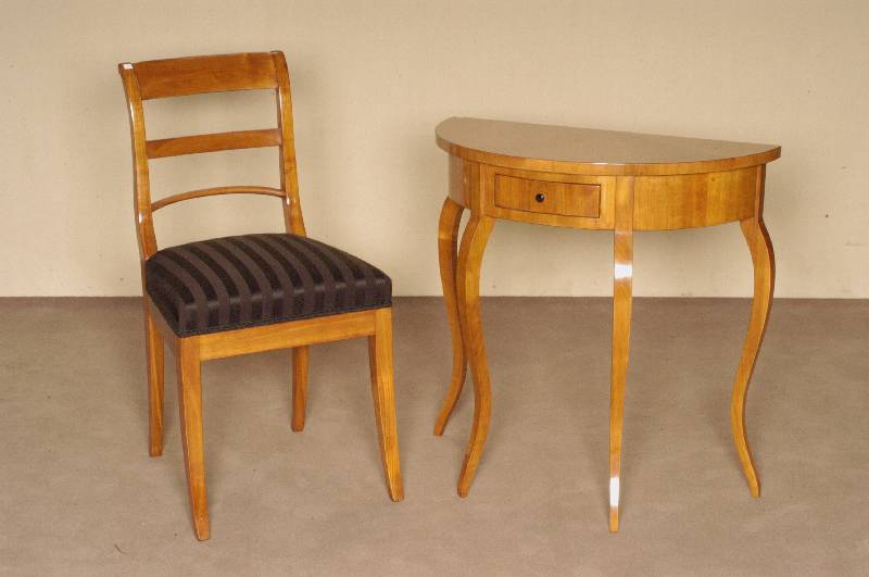 Konsolentisch, im Biedermeierstil, Kirschbaum massiv, poliert, nach altem Vorbild von 1820/30, 1 Schublade, gebogene Beine, gute Verarbeitung, unter ...