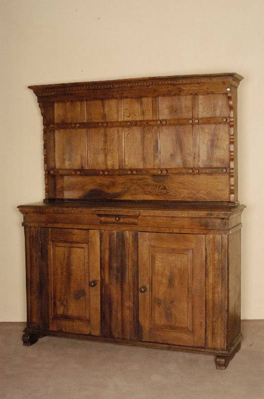 Kannenstock, deutsch/wohl Westfalen, um 1760/80, Eiche massiv, auf Kufen, diese wohl erneuert, 2-tÜrig mit kassettierten FÜllungen, 1 Schublade, ...