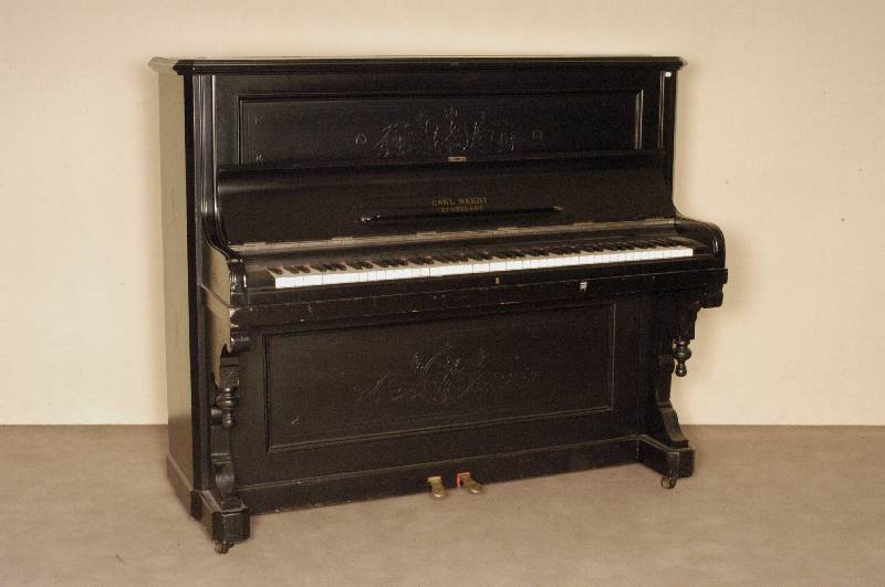 Klavier, deutsch, um 1910, signiert Carl Hardt Stuttgart, original Zustand, schwarz poliert, Klavier muß gestimmt werden, weiter Funktionen nicht ...