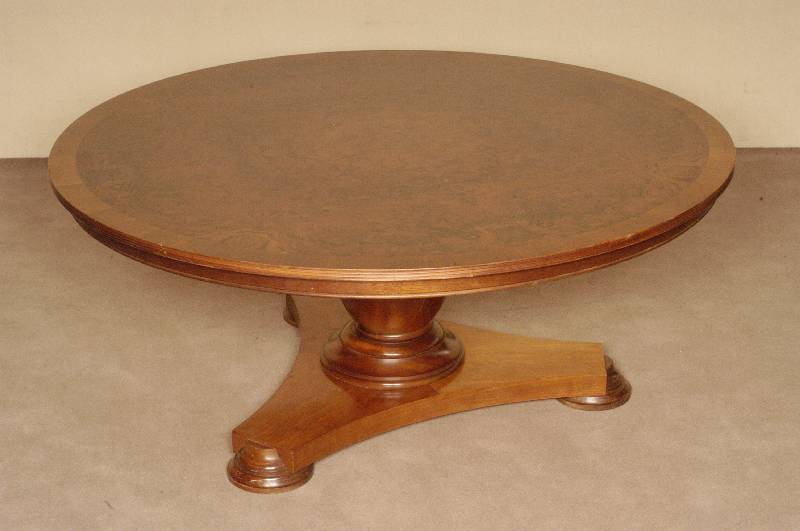 Couchtisch, deutsch, um 1960, Louis-Philippe -Stil, Korpus Weichholz, Wurzelholzfurnier, balusterfÖrmiger Fuß, 3-fach ausladend, Gebrauchsspuren, ...