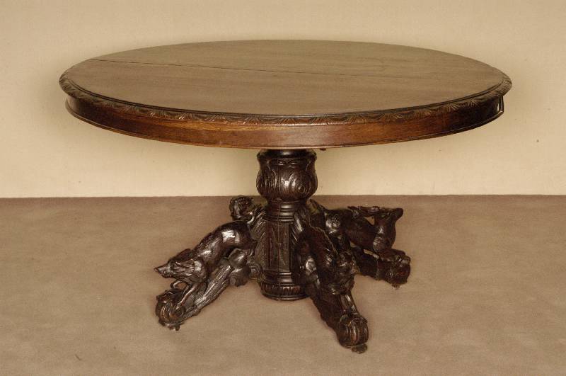 Großer Ausziehtisch, Frankreich, um 1860/70, Eiche massiv, ovale Arbeitsplatte mit geschuppter Umrandung, SÄulenfuß 4-fach ausladend, dieser aus ...