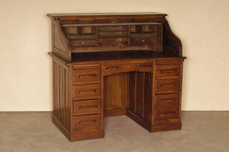 RollbÜro, deutsch, um 1900, Eiche massiv, Rollteil geschwungen, Unterteil mit mehreren Schubladen, eine große Schublade fÜr Ordner, rundum mit ...
