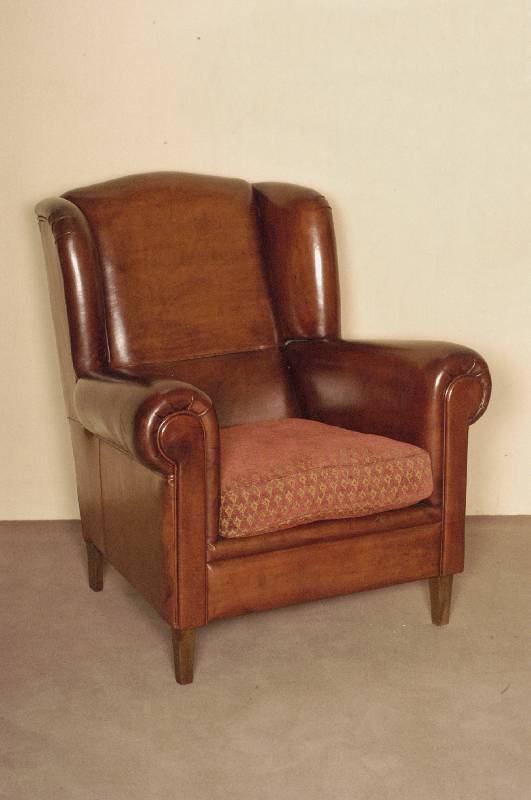 Ledersessel, im englischem Stil von 1920, sogenannter Wingchair, konische Beine, Schafslederbezug von bester QualitÄt, lose Kissen, karofÖrmiger ...