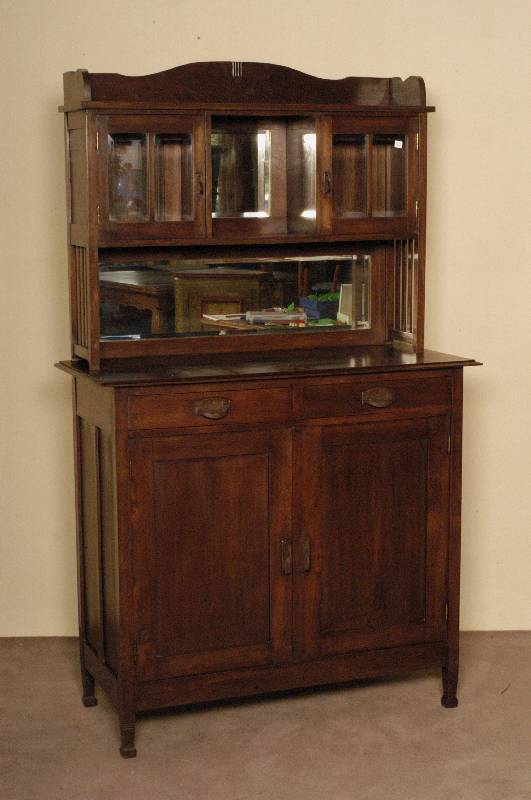 Aufsatzbuffet, Holland, um 1910, strenger Jugendstil, Eiche massiv, RÜckwand Weichholz , Viereckbeine, durchlaufend bis zur Arbeitsplatte, 2 ...