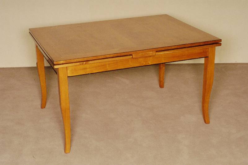 Ausziehtisch im Biedermeierstil, Kirschbaum massiv, Platte mit Faden- und Sternintarsien, sich auf den Ausziehplatten wiederspiegelnd, StilmÖbel, ...