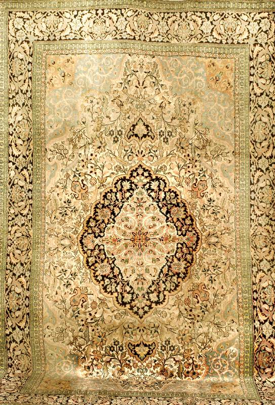 Kaschmir, Indien, ca. 20 Jahre, ca. 327 x 209 cm, SchÄtzwert: 1300.- EURO, ReinigungsbedÜrftig, EHZ: 3. glanzreiche Seide