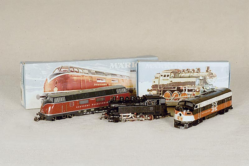 Amerikanische Diesellokomotive, MÄrklin, Spur HO, 60er/70er Jahre, nur Antriebsteil, "New Haven", bespielt, z.T. LackschÄden, Fkt. ...