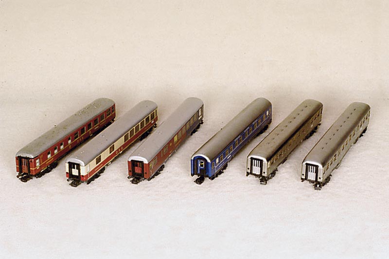 Konvolut 7 Personenwagen, MÄrklin, Spur HO, 60er Jahre, Nr. 4064, 4029, 4022, 4024, 4027 , 4087 und 4078, Überwiegend in orig. Kartons, Blech, l. ...
