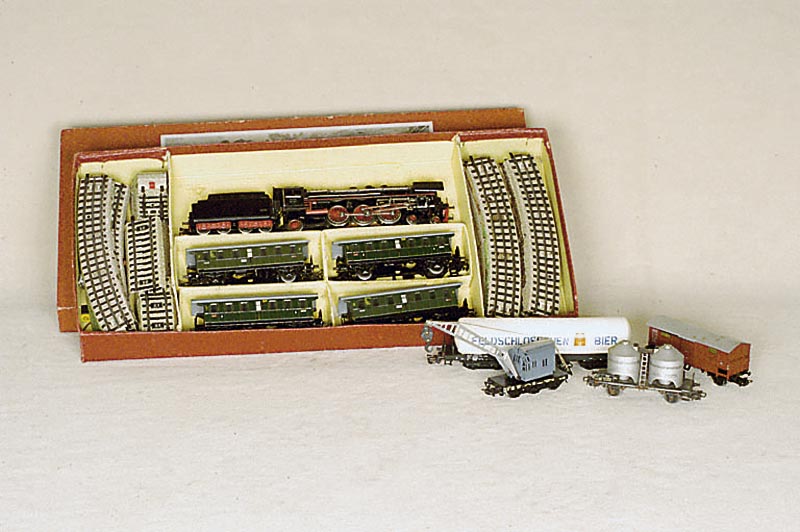 Konvolut GÜterwagen, MÄrklin, Spur HO, 60er Jahre, u.a. KÜhlwagen, Kohlenstaubwagen, Bierwagen, etc. insgesamt 8 StÜck, min. bespielt, teilw. ...