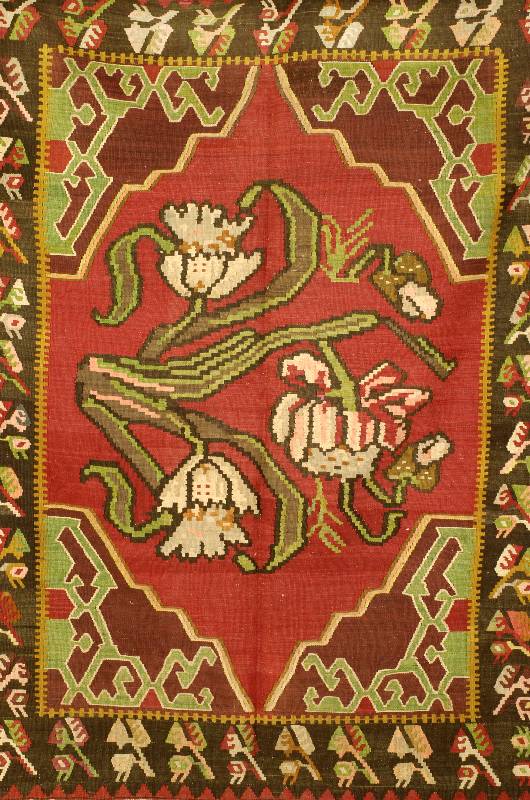 Karabagh Kelim, Russland, um 1920, Wolle auf Wolle, ca. 240 x 174 cm, Schätzwert: 1500.- EURO, EHZ: 2-3, guter Erhaltungszustand, ausge fallene ...