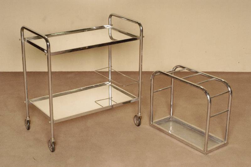 ArtDeco-Barwagen, Frankreich, um 1930, Stahlrohr verchromt, Flaschenhalter, verspiegelte AblageflÄche, ca. 70x64x38 cm