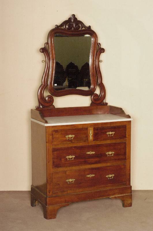 Spiegelkommode, deutsch, um 1880, Weichholz und Nußbaum massiv, Nußbaumfurnier, 5-schÜbiges MÖbel mit Wurzelnußfurnier in schlichter ...
