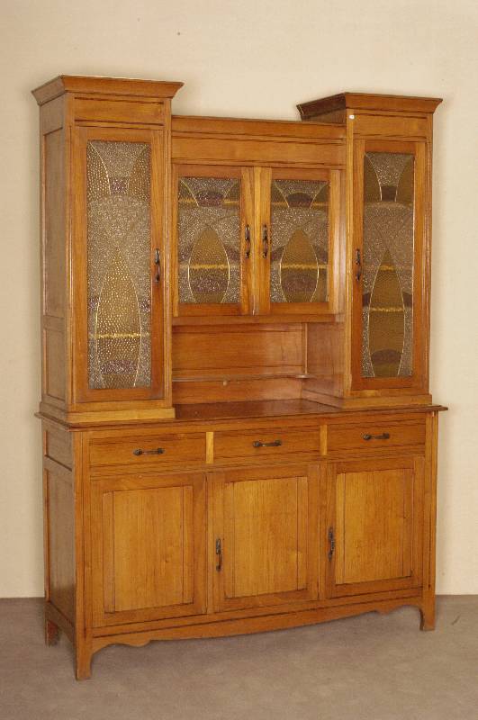 Buffetschrank, deutsch, um 1920, Esche massiv und Weichholz, 4-tÜriges Oberteil, mit aufwendiger Segmentverglasung, verschiedene FarbtÖne, ...