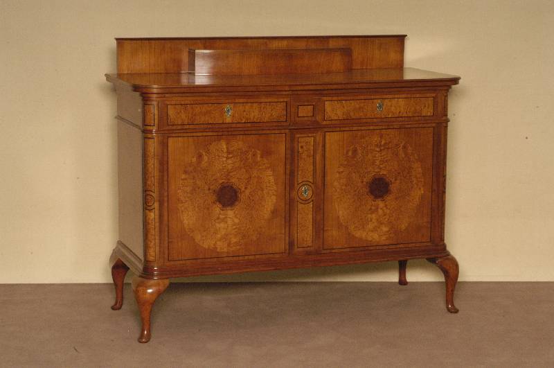 Kleine Anrichte, deutsch, um 1928/32, sogenanntes Haller-MÖbel, MÖbel zum deutschen Werkbund gehÖrend, hervorragende Verarbeitung, ...