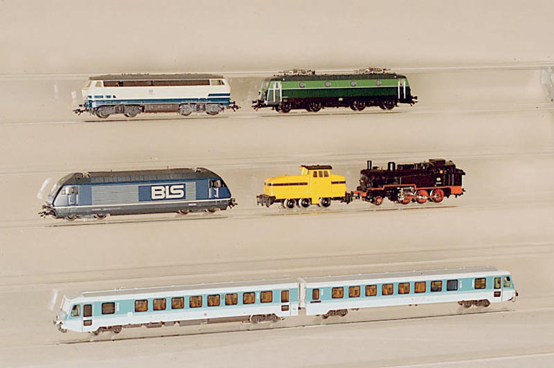 2 Loks, MÄrklin, 80er Jahre, Spur HO, Diesellok, Nr. 3080 (?), Tenderlok, Nr. 3095 (Hobby), neuwertig, diese im orig. Karton, beide inatkt
