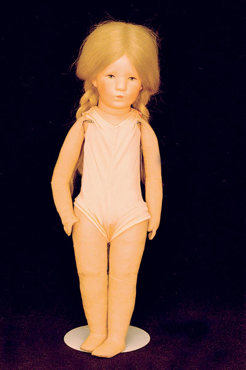 KÄthe Kruse Puppe, um 1938/40, Kurbelkopf Masse, eine Naht, Iris 2-fach gepunktet, orig. PerÜcke, Knickarme und Knickbeine, orig. Unterhemd, Nase ...