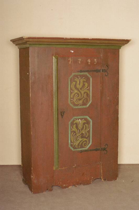 Bauernschrank, deutsch/Hessen, um 1830/40, Kiefer massiv, nach Älterem Vorbild, Schlagleiste sekundÄr, BeschlÄge aus der Zeit, bunte Fassung ...