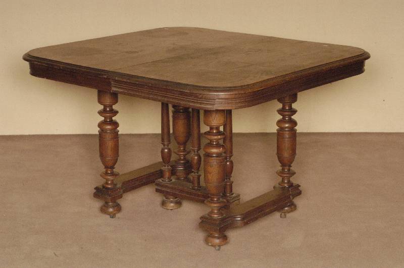 Tisch, Frankreich, um 1880, Henry II, Eiche massiv, Untergestell vielfÄltige gedrechselte SÄulen auf gedrÜckten KugelfÜßen, Tischplatte ...