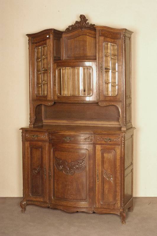 Buffetschrank, Frankreich, um 1870, Eiche massiv, Louis Philippe, Einfluss von Aachen/LÜttich, dreitÜriges Unterteil mit filigraner floraler ...