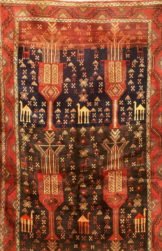 Seltener Nomaden Teppich, Persien, um 1950, Wolle auf Baumwolle, ca. 268 x 125 cm, SchÄtzwert: 1900.- EURO, EHZ: 2. Mit Tierzeich nungen im Fond.