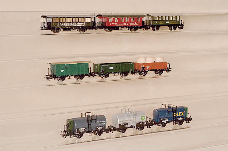 Konvolut 8 GÜterwagen, MÄrklin, 80er Jahre, Spur HO, 1 x 4679 1 x 4685, 5 x offener GÜterwagen 4795, eine Wagen-Überraschung, alle im orig. ...