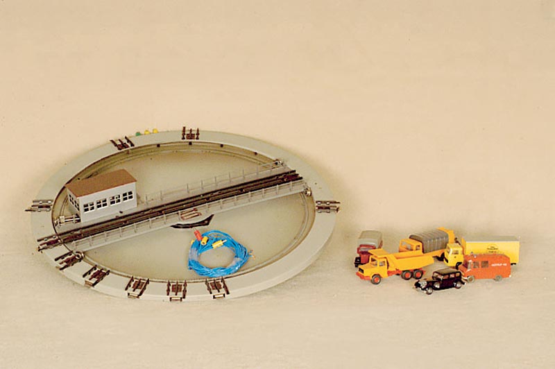 Drehscheibe, MÄrklin, 60er/70er Jahre, Spur HO , Nr. 7186, mit 10 Gleisanschl., Fkt. nicht gepr., altersbed. guter Zustand, eine Beschreibung, ...