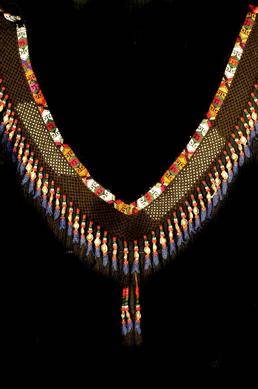 Zelt-Zierband, Usbekistan, Band mit Petit P oint Stickerei, Seide, HÄckelband mit Seiden-, Silbersud und Glasperl abhÄngungen, um 1920, E hz:2, ...