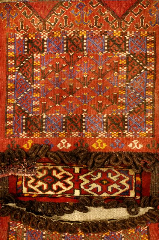 Tekke Doppeltasche, Turkestan, um 1900 Antik, Wolle auf Wolle, Kelimgewebe mit Zilite chnik, GeknÜpfter Wollsteg, ca. 99 x 47 cm, Eh z: 2, ...