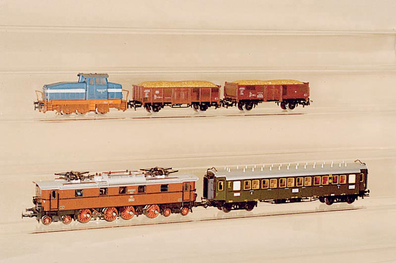 RÜbenzug, MÄrklin, 1988, Spur HO, Nr. 2861, Diesellok DGH 500, 5 offene GÜterwagen mit ZuckerrÜben, mit kl. Traktor, im orig. Karton, Fkt. ...