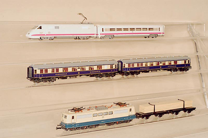 Wagenset "Rheingold", MÄrklin, 1991, Spur HO , Nr. 4228, 5 Fernschnellzugwagen der DR, Aufschrift "Deutsche Reichsbahn", sehr ...