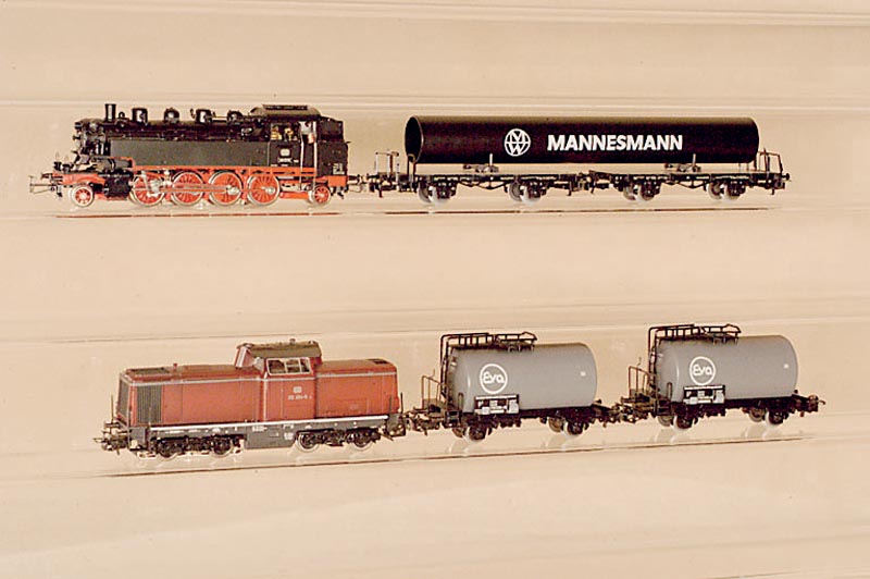 Mannesmann-RÖhren-Zug, MÄrklin, 1981-86, Spur HO, Tenderlok, BR 86 der DB, Betr.-Nr. 86578 , 6 Drehschemelwagen, je 2 mit Mannesmann-Rohr bel., ...