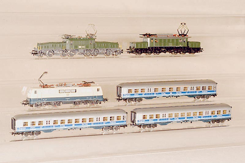 JubilÄums-Packung mit 2 E-Loks, MÄrklin, 1985, Spur HO, Nr. 3300, E-Lok Nr. 3322.5, BR 194 der DB, E-Lok Nr. 3356.5, BR be 6/8 III der SBB, ...