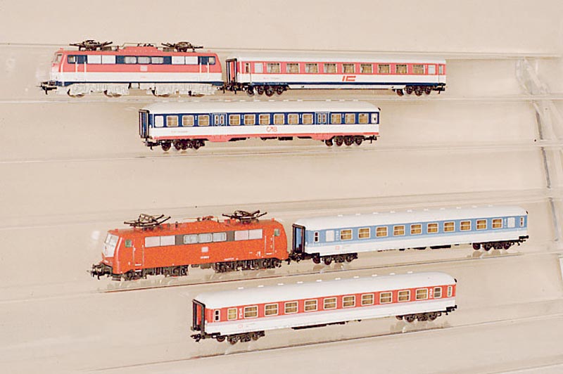 Demonstrationszug, MÄrklin, 1988, Spur HO, Nr. 2862, der DB, E-Lok Nr. 3360.10, 4 Wagen im neuen Farbschema, Fkt. nicht geprÜft, fast ...