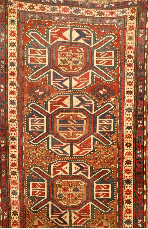 Vogel Karabagh Antik, Kauaksus, um 1900, Wolle auf Wolle, ca. 250 x 125 cm, SchÄtzwert: 1800.- EURO, EHZ: 4-5, (Kleines Loch). Sammelw Ürdig, ...