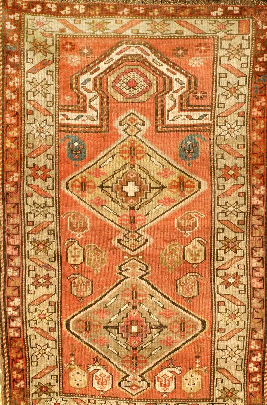 Karabagh Gebetsteppich, Kauakasus, um 1890, Wolle auf Wolle, ca. 127 x 80 cm, SchÄtzwert: 1500.- EURO, EHZ: 3. Sehr Selten als Gebetstep pich.