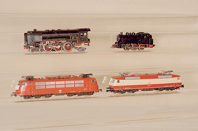 Dampflok, MÄrklin, 30er/40er Jahre, Spur HO, HR 800, schwarz, ohne Tender, altersbed. z.T. stÄrker besch., HinterrÄder lose, jedoch vorhanden, ...