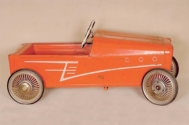 Tretauto, Zerpedo, deutsch, 50er Jahre, rot lackiert, Alters- und Gebrauchsspuren, L. ca. 91 cm, selten, sammelwÜrdig