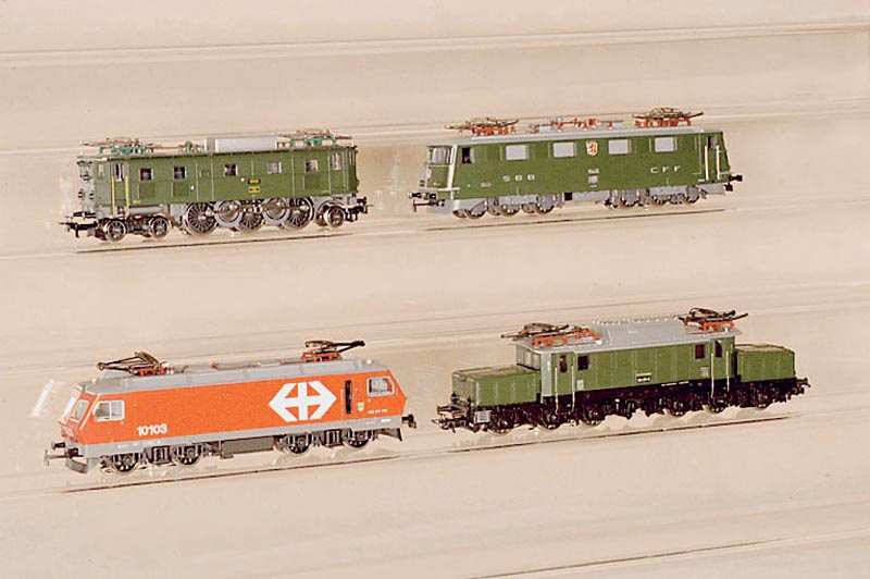 E-Lok, MÄrklin, 1984-87, Spur HO, Nr. 3328, rot, BR Re 4/4 V der SBB, l. bespielt, Fkt. nicht geprÜft, im orig. Karton, sammelwÜrdig