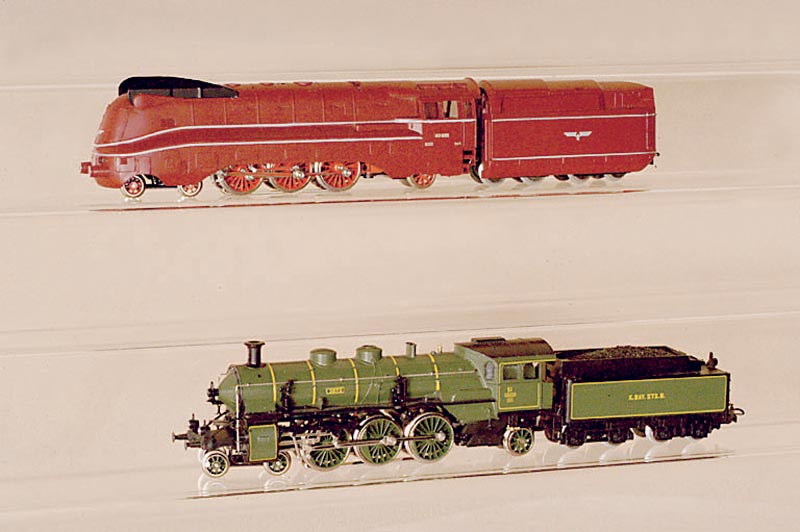 Stromlinienlok mit Tender, MÄrklin, 1985-89, Spur HO, Nr. 3089, rot, l. bespielt, Fkt. nicht geprÜft, im orig. Karton