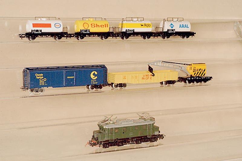 Konvolut 12 Kesselwagen, MÄrklin, 80er Jahre, Spur HO, 3 x 4651 Shell, 4443 Agip, 4442 Shell, 4441 Esso, 4440 Aral, 4675, 4646, 4644, 4650, 4674, ...