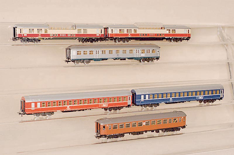 Konvolut 7 Personenwagen, MÄrklin, 80er Jahre, Spur HO, 2 x 4072, 4073, 4153, 4150, 4151, 4152, alle im orig. Karton, min. bespielt