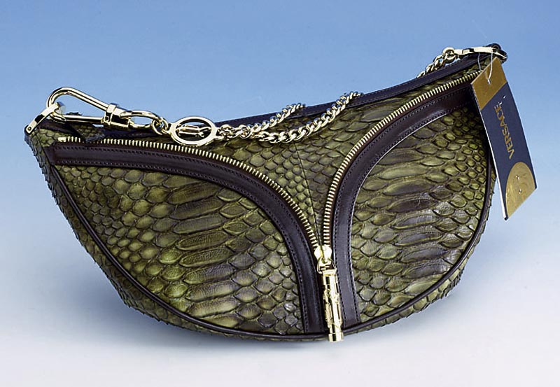 Clutch-Bag DONATELLA VERSACE, Leder braun und tarnfarben z.T. m. Reptilstruktur, Bananenform mit RV-Verzierung, orig. VERSACE- Label, neuwertig, ...