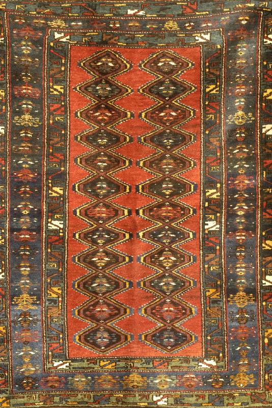 Kazak alt, Kaukasus, um 1920, Wolle auf Wolle, ca. 180 x 129 cm, SchÄtzwert: 2900.- EURO, EHZ: 2 (Sehr guter Erhaltungszustand). I nsgesamt ein ...