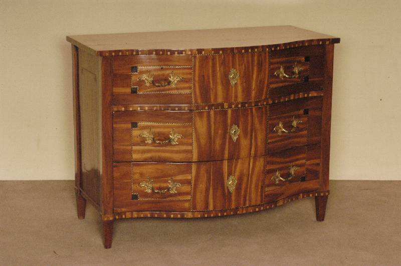 Kommode, deutsch/wohl Hessen, um 1790/1900, geschwungen, Korpus Weichholz, dickes Palisanderfurnier, BordÜren intarsiert in Ahorn und ...