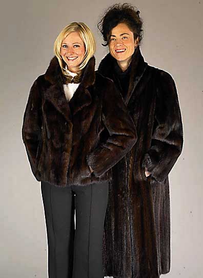 Konvolut Nerzjacke und Nerzmantel: Jacke: Gr. 40, Saphir-Nerz, Label Ruoff Reutlingen, 2 Einschubtaschen, RÜckenl. ca. 57 cm, gekauft 1999 fÜr ...
