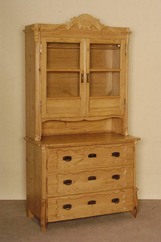 KÜchenschrank, deutsch, um 1870, Weichholz massiv, abgeschrÄgte Ecken, in Veluten auslaufend, leicht beschnitzt, 3-schÜbig mit ...