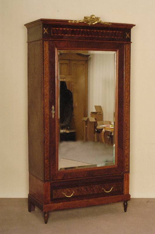 Spiegelschrank, Frankreich, um 1920, ArtDeco, Kopus Weichholz/Tischlerplatte, Mahagonifurnier, kleine runde konische Beine, Schubladenfront mit ...