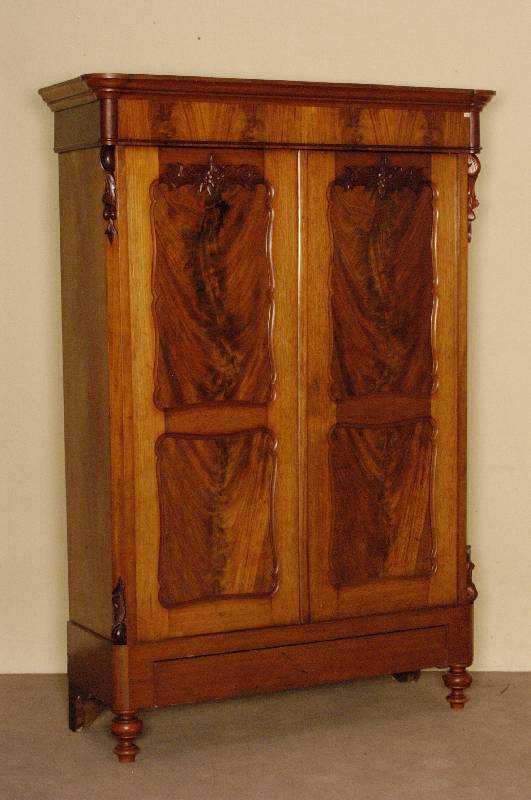 Schrank, Holland, um 1870, Louis-Philippe, Korpus Weichholz, Mahagonifurnier, auf KugelfÜßen, abgerundete Ecken, in Veluten auslaufend, ...