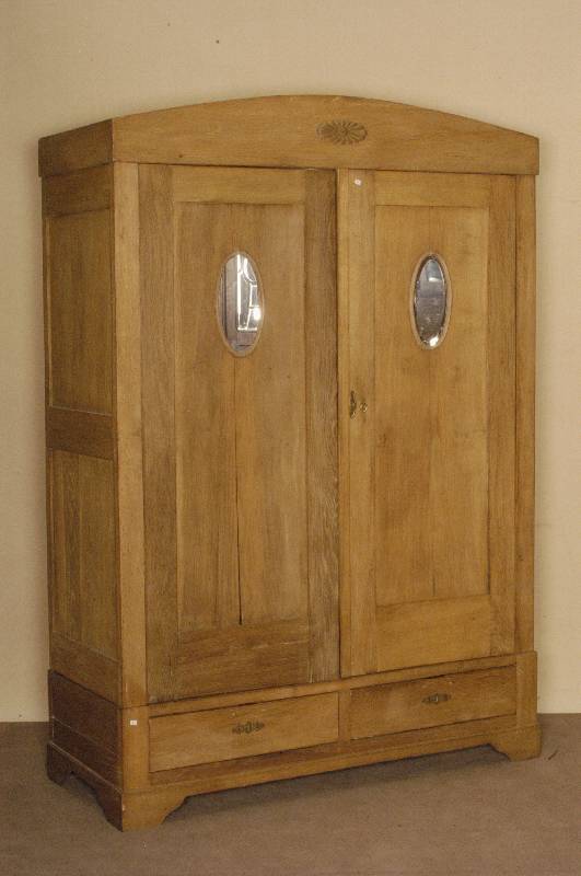 Kleiderschrank, deutsch, um 1870, Eiche massiv, naturbelassen, zweitÜriges MÖbel in schlichter AusfÜhrung, TÜrinlets mit kleinem Spiegel, ...
