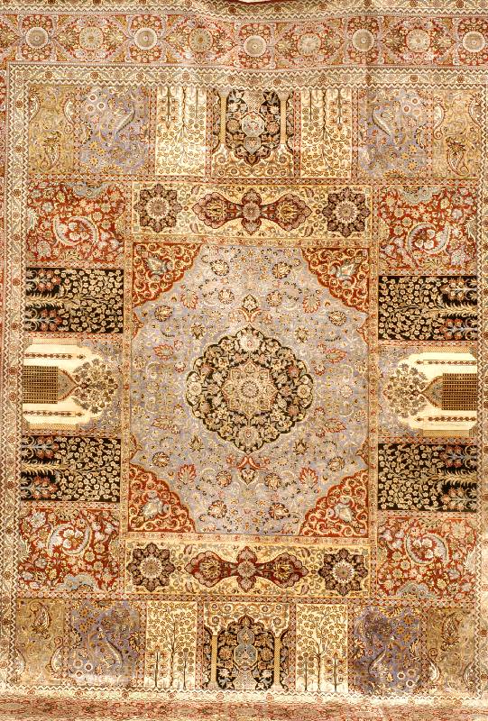 Hereke seide fein, China, ca. 10 Jahre, reine Naturseide, ca. 304 x 247 cm, SchÄtzwert : 7500.- EURO, 2-3 (Sehr guter Erhaltungszusta nd). Feine ...